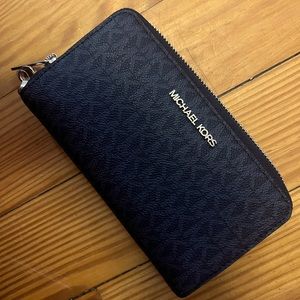 SOLD Brand new Michael Kors wallet